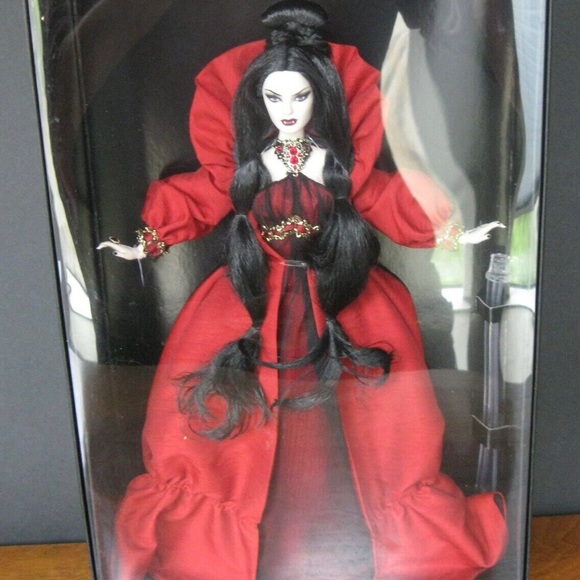 Haunted Beauty Vampire Barbie Gold Label Collection - Picture 5 of 10